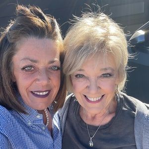 🖤 Meet your Posher, Angela and Mary Lou, mom and daughter besties. 💚